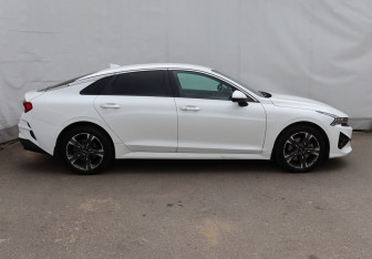 Подержанный автомобиль Kia K5 2021 года (7 фото)