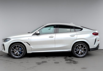 Подержанный автомобиль BMW X6 2022 года (8 фото)