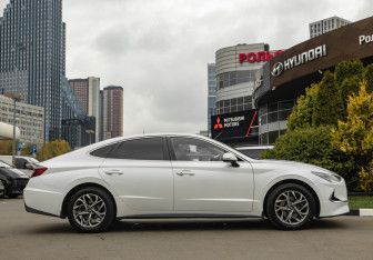 Подержанный автомобиль Hyundai Sonata 2020 года (3 фото)