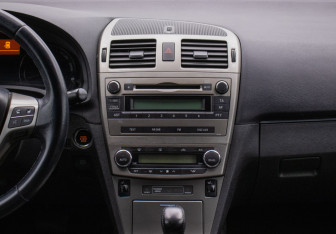 Подержанный автомобиль Toyota Avensis Sedan 2011 года (14 фото)