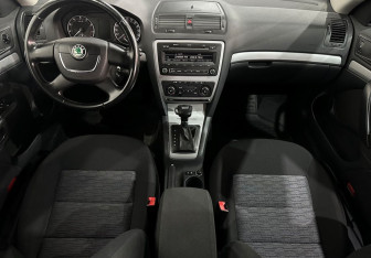 Подержанный автомобиль Skoda Octavia Liftback 2013 года (9 фото)
