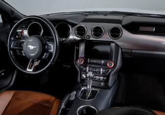 Подержанный автомобиль Ford Mustang Convertible 2021 года (12 фото)