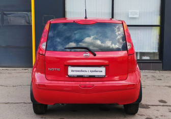 Подержанный автомобиль Nissan Note 2008 года (6 фото)