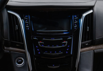 Подержанный автомобиль Cadillac Escalade Suv 2018 года (15 фото)