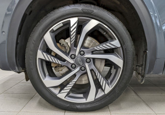 Подержанный автомобиль Geely Monjaro 2023 года (19 фото)