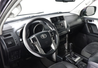 Подержанный автомобиль Toyota Land Cruiser Prado 2011 года (7 фото)