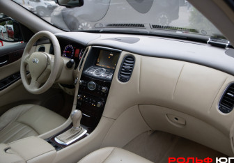 Подержанный автомобиль Infiniti EX 2008 года (6 фото)