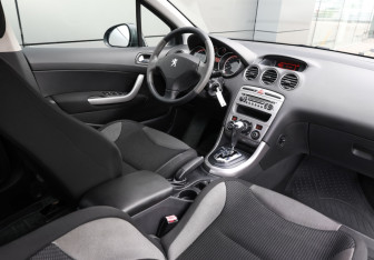 Подержанный автомобиль Peugeot 308 Hatchback 2010 года (10 фото)
