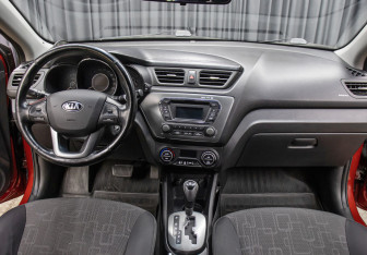Подержанный автомобиль Kia Rio Sedan 2013 года (14 фото)