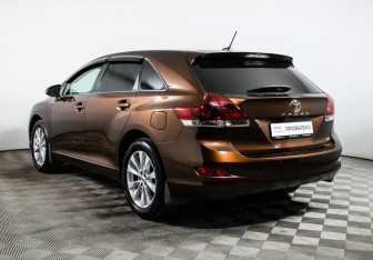Подержанный автомобиль Toyota Venza 2013 года (7 фото)