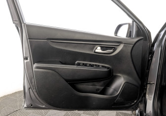 Подержанный автомобиль Kia Rio Hatchback 2021 года (19 фото)