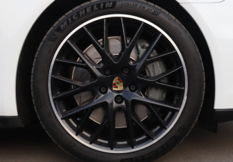 Подержанный автомобиль Porsche Panamera Wagon 2018 года (30 фото)