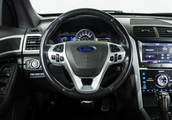 Подержанный автомобиль Ford Explorer 2012 года (10 фото)