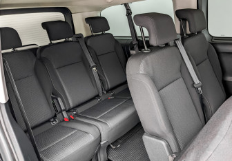 Подержанный автомобиль Peugeot Traveller 2022 года (27 фото)