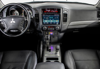 Подержанный автомобиль Mitsubishi Pajero 2012 года (12 фото)