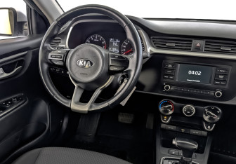 Подержанный автомобиль Kia Rio Hatchback 2021 года (23 фото)