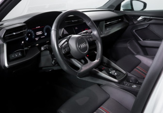 Подержанный автомобиль Audi A3 Hatchback 2021 года (14 фото)