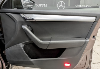 Подержанный автомобиль Skoda Octavia Liftback 2015 года (23 фото)