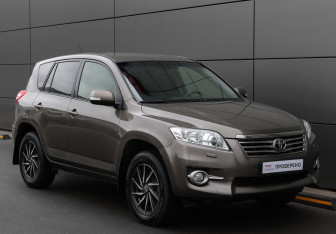 Подержанный автомобиль Toyota RAV4 2012 года (3 фото)