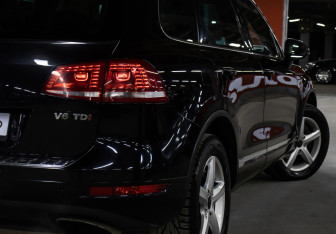 Подержанный автомобиль Volkswagen Touareg 2014 года (23 фото)
