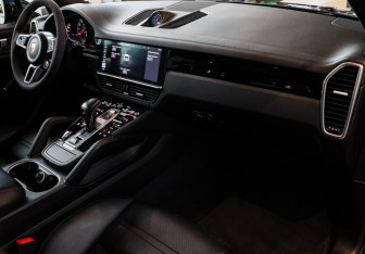 Подержанный автомобиль Porsche Cayenne 2019 года (7 фото)