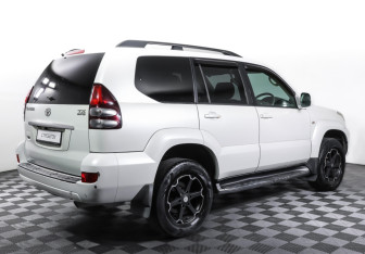 Подержанный автомобиль Toyota Land Cruiser Prado 2004 года (5 фото)