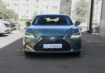 Подержанный автомобиль Lexus ES 2019 года (2 фото)
