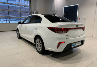 Подержанный автомобиль Kia Rio Sedan 2019 года (6 фото)