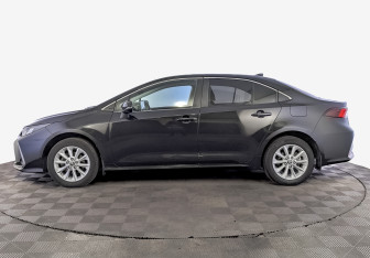 Подержанный автомобиль Toyota Corolla Sedan 2020 года (8 фото)