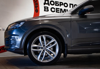 Подержанный автомобиль Audi Q7 2018 года (37 фото)