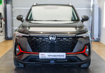 Подержанный автомобиль Changan CS35PLUS 2023 года (2 фото)