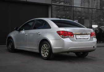 Подержанный автомобиль Chevrolet Cruze Sedan 2011 года (7 фото)