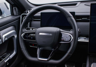 Подержанный автомобиль Jaecoo J7 2024 года (15 фото)