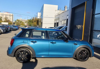 Подержанный автомобиль MINI Hatch 2021 года (4 фото)