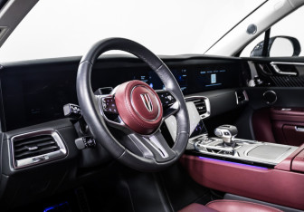 Подержанный автомобиль Hongqi E-HS9 2021 года (12 фото)