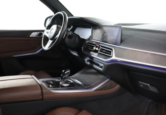 Подержанный автомобиль BMW X7 2019 года (9 фото)