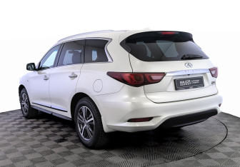 Подержанный автомобиль Infiniti QX60 2018 года (7 фото)