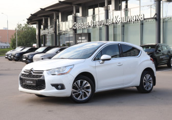 Подержанный автомобиль Citroen DS4 2015 года (18 фото)
