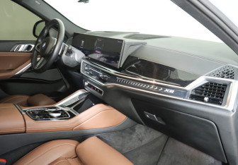 Подержанный автомобиль BMW X6 2024 года (9 фото)