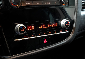 Подержанный автомобиль Mitsubishi Outlander 2022 года (20 фото)