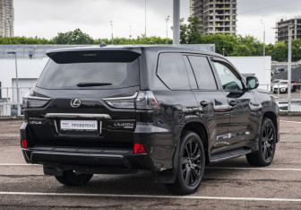 Подержанный автомобиль Lexus LX 2018 года (5 фото)