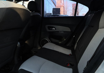 Подержанный автомобиль Chevrolet Cruze Sedan 2014 года (8 фото)