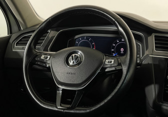 Подержанный автомобиль Volkswagen Tiguan 2018 года (16 фото)