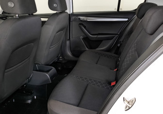 Подержанный автомобиль Skoda Octavia Liftback 2018 года (12 фото)
