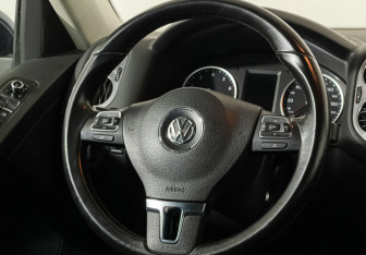 Подержанный автомобиль Volkswagen Tiguan 2011 года (15 фото)