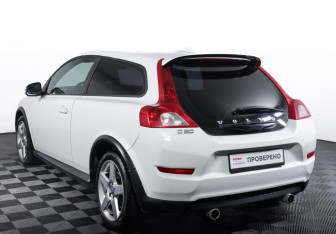 Подержанный автомобиль Volvo C30 2011 года (7 фото)