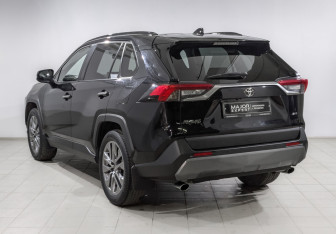 Подержанный автомобиль Toyota RAV4 2020 года (7 фото)