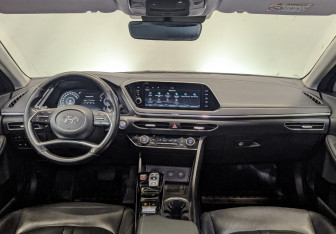 Подержанный автомобиль Hyundai Sonata 2022 года (13 фото)