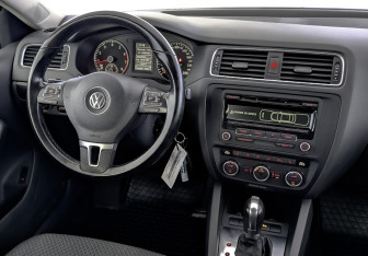 Подержанный автомобиль Volkswagen Jetta Sedan 2013 года (29 фото)