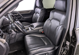 Подержанный автомобиль Lexus LX 2021 года (20 фото)